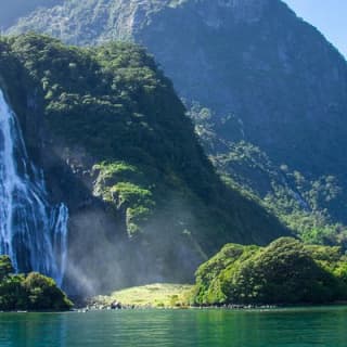 Milford Sound Glacier Flight & Cruise from Wanaka