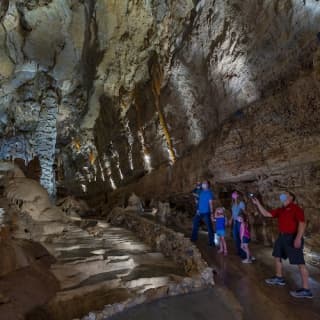 Natural Bridge Caverns: Discovery Tour