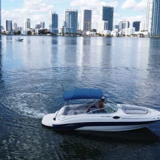 26Ft Miami Private Boat Tour for 11 ppl, 2 & 4 Hrs Free Champagne