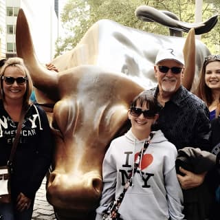 Manhattan Small Group Tour: Attraction Packed w. Wall Street and 911 Memorial