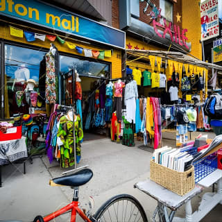 Small-Group Toronto Kensington Market and Chinatown Walking Tour