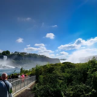 Day-Trip from Toronto to Niagara Falls with Falls Boat Ride