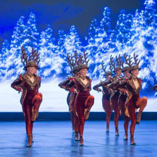 Christmas Spectacular Starring the Radio City Rockettes+St Patrick's Cathedral 