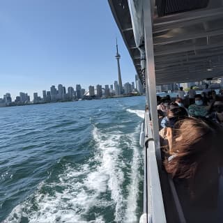 1-Hour Toronto Harbour Tour with Live Narration