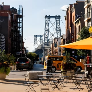 NYC Bus Tour of Brooklyn, Bronx, Queens: Contrasts, Color and Character