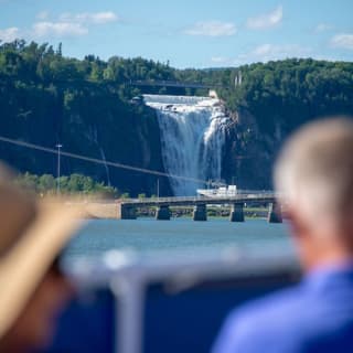 ﻿Guided sightseeing cruise on the St. Lawrence River