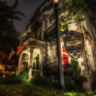 The Grave Tales Ghost Tour in Savannah 