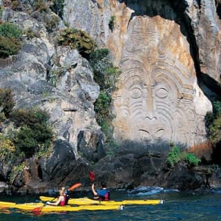 Half-Day Kayak to the Maori Rock Carvings in Lake Taupo