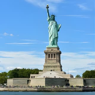 New York Private Boat Charter (Up to 6 Passengers)