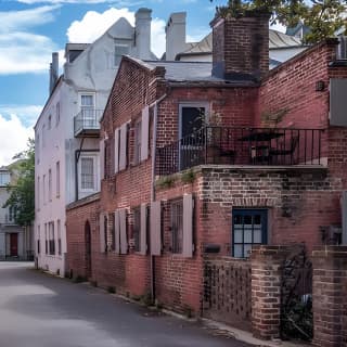 Hidden Alleyways and Historic Sites Small-Group Walking Tour