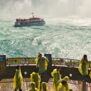 Niagara Falls: Boat Cruise + Journey Behind the Falls Tour