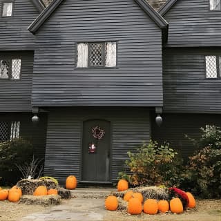 Discover Salem & Craft Spells with A Real Witch(Small Group Tour)