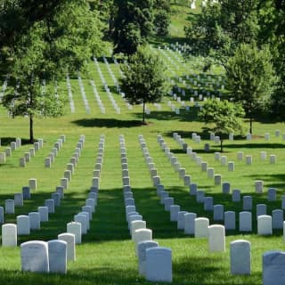 Arlington Cemetery & Smithsonian National Museum of American History Guided Tour