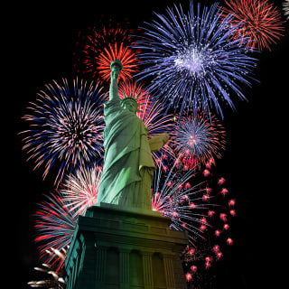 Dinner & Dancing Under The Stars on The Hudson River!