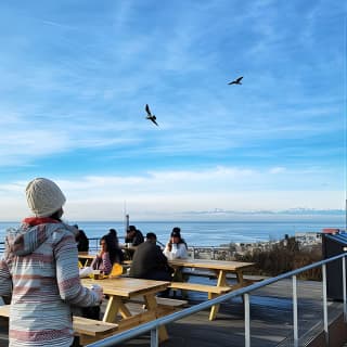 Savor the Sea: Guided Seafood Tasting at Pike Place Ma