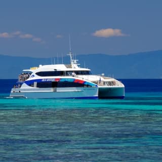 Green Island Tour: Catamaran Cruise from Cairns