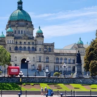 Full Day Guided Tour in Victoria with Butchart Gardens
