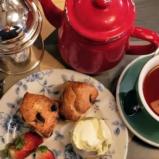 Traditional English Walking Food Tour With London Food Tours