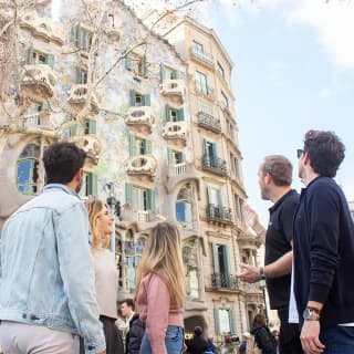 ﻿The best of Barcelona: Walking Tour with Fast Track Ticket to the Sagrada Familia - Small Group