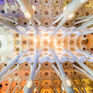 Lo mejor de Barcelona: Tour a Pie con Entrada Rápida a la Sagrada Familia – Grupo Pequeño