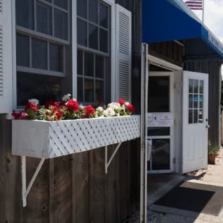 The Hamptons, Sag Harbor & Outlet Shopping from New York City