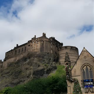 Public guided tour of Edinburgh at a minimum price - in French