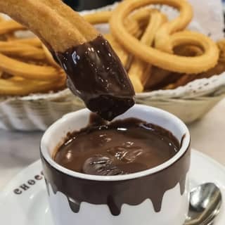 ﻿Chocolate with churros to take away in Barrio de las letras