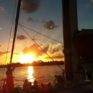 Castaway the Day : Miami Sunset Sail with Champagne