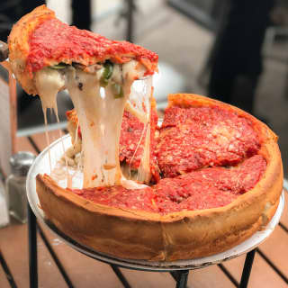 Deep-Dish Pizza Tour in Chicago with Local Expert