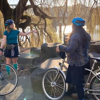 Bike Around Portland Oregon: Bridges, Neighborhoods, Poetry and Roses