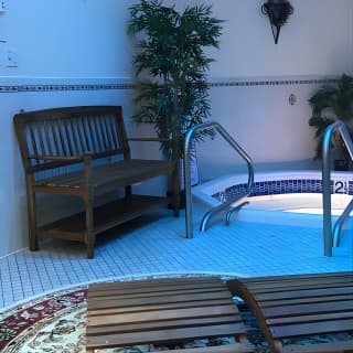 Private Spa, Jacuzzi and Sauna Package with 1-Hour Massage