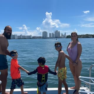 1HR Boat Tour Around Miami Celebrities Mansion