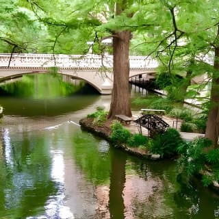 Walking Tour Along the San Antonio Riverwalk And Around Downtown