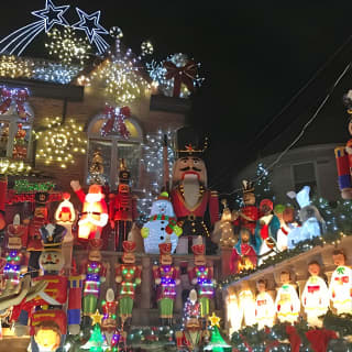 Brooklyn Christmas Lights Walking Tour at Dyker Heights