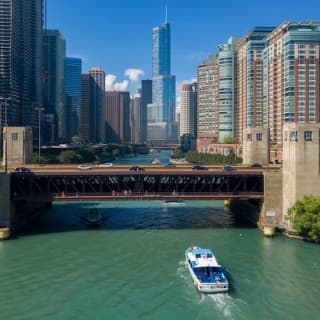 Chicago: 90-Minute Urban Adventure River and Lake Cruise