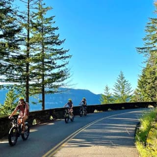 Ebike Tour to Multnomah Falls and 6 other falls on a scenic biway