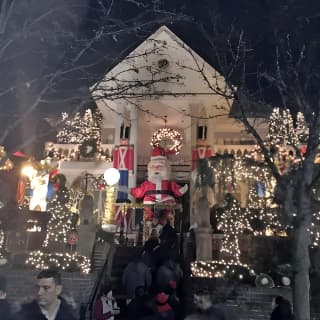 Brooklyn Christmas Lights Walking Tour at Dyker Heights