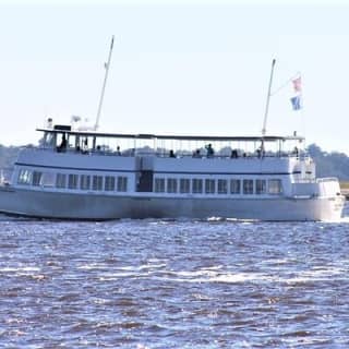 1.5-Hour Charleston Harbor Cruise with Live Narration