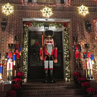 Brooklyn Christmas Lights Walking Tour at Dyker Heights