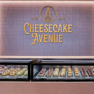 ﻿Pack of flavored mini cheesecakes in Cheesecake Avenue