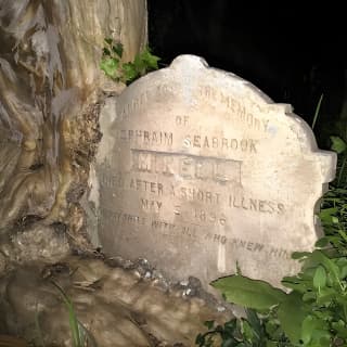 Ghosts of Charleston Night-Time Walking Tour with Unitarian Church Graveyard