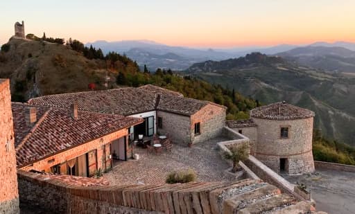 Castello Due Torri 4
