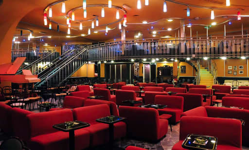 Le Roi Music Hall 1