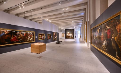 Tarjetas de acceso a museos y galerías en español
