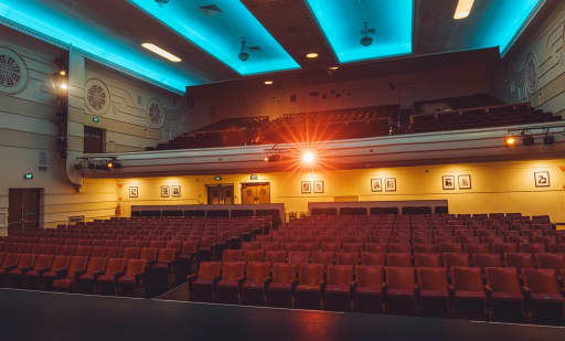 Capri Theatre 1