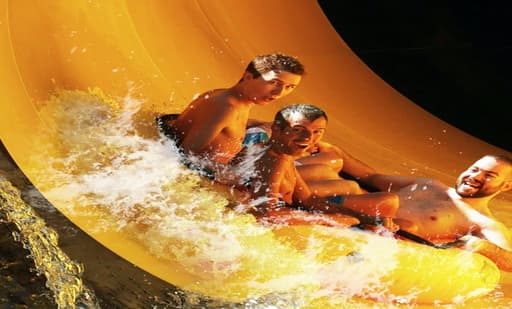 Parque Warner Beach 2