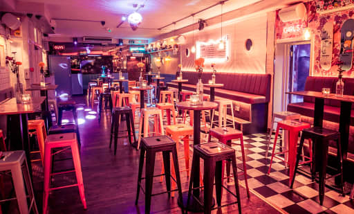 Simmons Bar Old Street 1