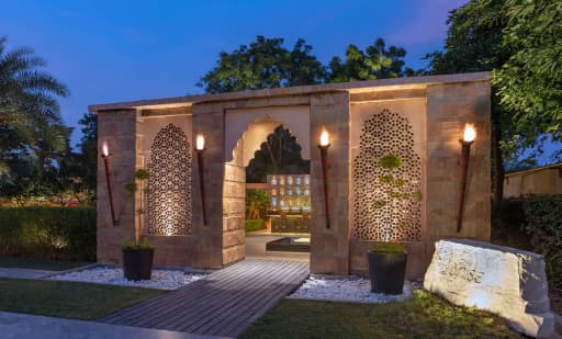 Courtyard Agra 1