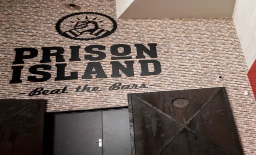 Prison Island Lyon OL Vallée 2