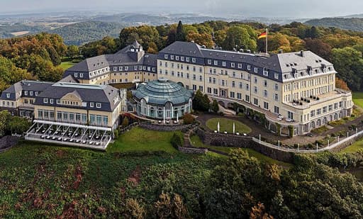 Steigenberger Grand Hotel Petersberg 1